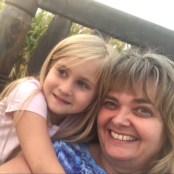 Meet your Posher, Kari - Picture 1 of 1